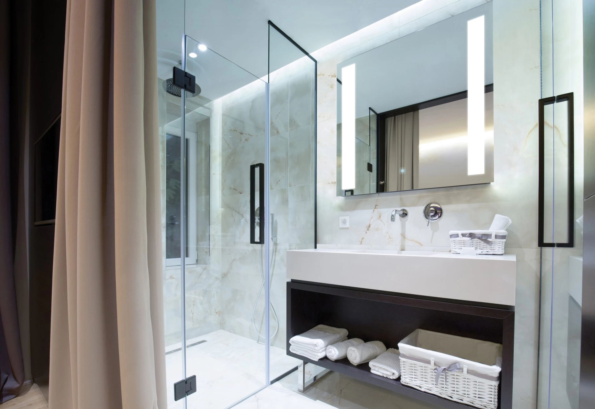 Fusion Square Lighted Mirror - Image 2