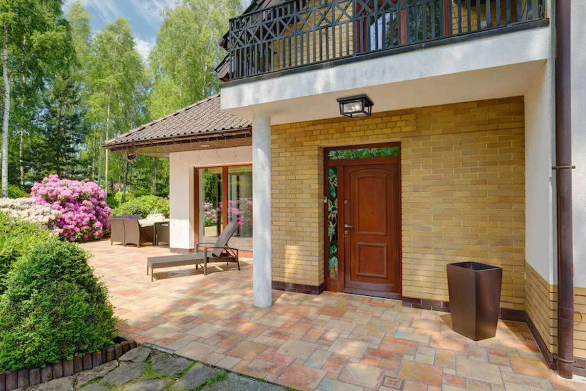 Z-LIte Seoul Outdoor Ceiling Light - Image 3